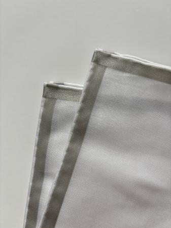 Les pochettes de costume &raquo; Les blancs &raquo; Mouchoir de poche amalfi blanc à satin gris perle